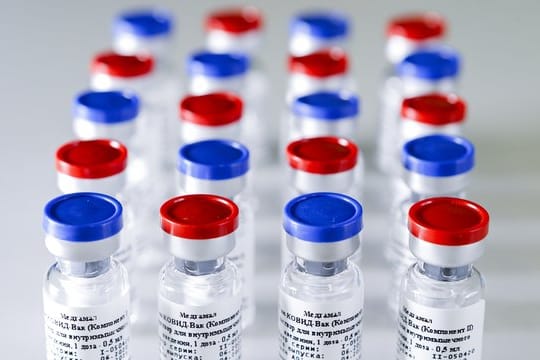 Russland hat den ersten Impfstoff gegen das Coronavirus zugelassen.