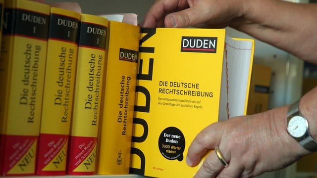 Für die neue Auflage des Duden wurden 3000 neue Wörter aufgenommen. Für die neue Auflage des Duden wurden 3000 neue Wörter aufgenommen.