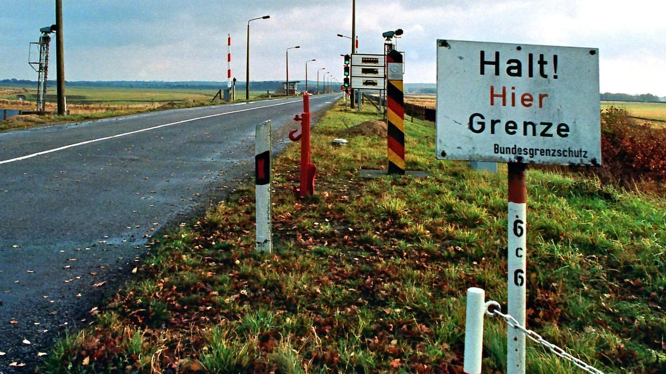 Zonengrenzübergang an der B5 in Lauenburg bei Berlin im Jahr 1988