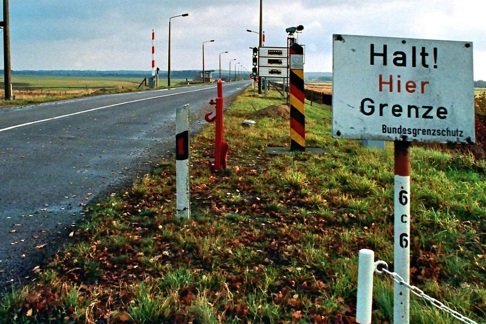 Zonengrenzübergang an der B5 in Lauenburg bei Berlin im Jahr 1988