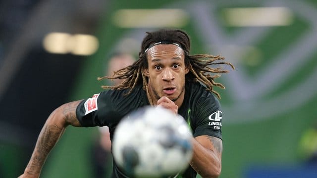 War Ende Juli kurz vor dem Trainingsauftakt des VfL Wolfsburg positiv auf das Coronavirus getestet worden: Kevin Mbabu. War Ende Juli kurz vor dem Trainingsauftakt des VfL Wolfsburg positiv auf das Coronavirus getestet worden: Kevin Mbabu.