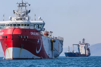 Das türkische Forschungsschiff "Oruc Reis" soll Erdgasfelder in griechischen Gewässern untersuchen.