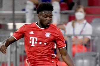 Hat leichte Adduktorenprobleme: Alphonso Davies vom FC Bayern München in Aktion.