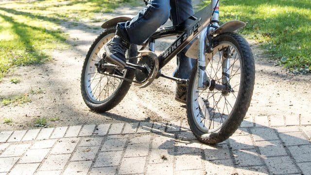 Sicheres Mietobjekt: Die Tochter des Klägers war mit ihrem Fahrrad über beschädigte Bodenplatten gefahren und gestürzt.