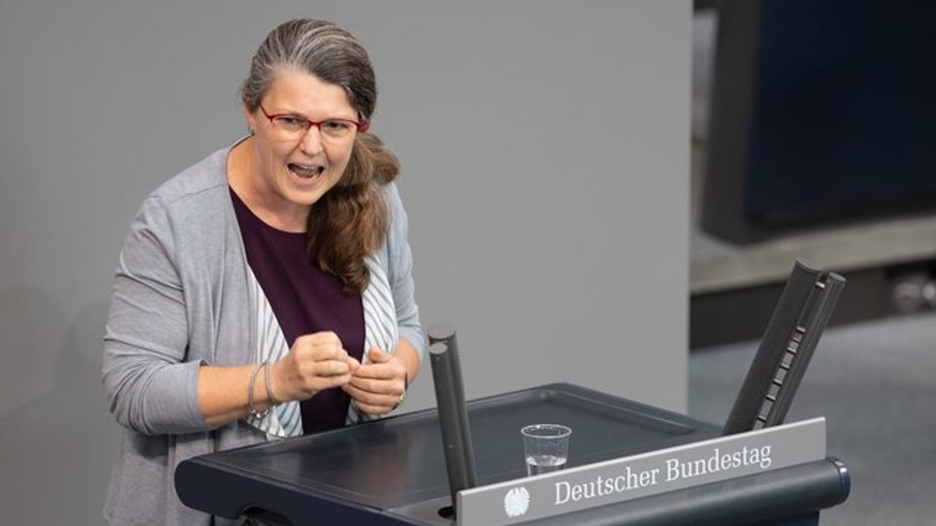 Ute Vogt (SPD) spricht in der Plenarsitzung im Deutschen Bundestag.