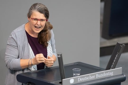 Ute Vogt (SPD) spricht in der Plenarsitzung im Deutschen Bundestag.