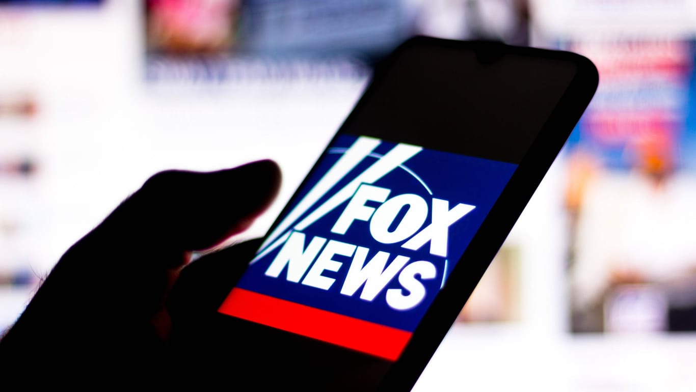 Das Fox News Logo auf einem Handy-Display: Bald soll der Sender auch in Deutschland empfangbar sein