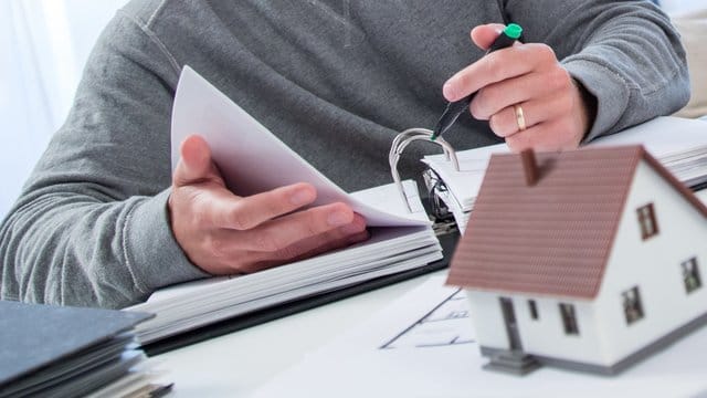 Wer als privater Bauherr ein Haus bauen lässt, dem steht vom Bauunternehmen eine Baubeschreibung zu.