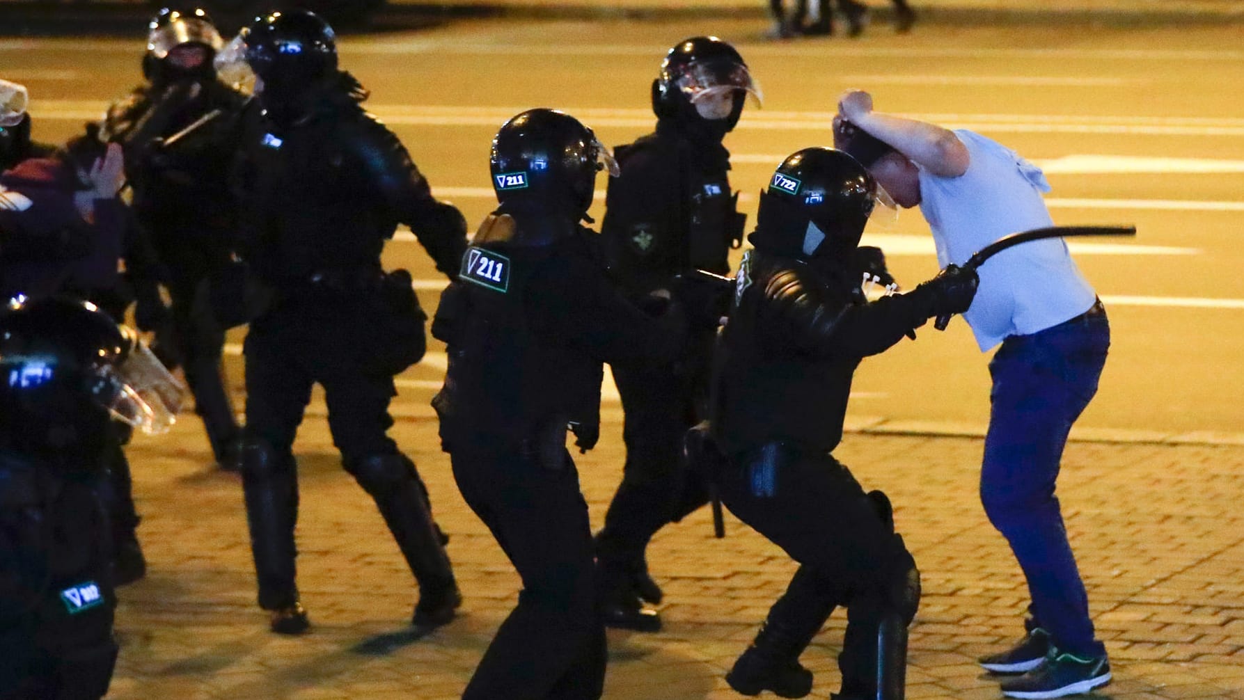 Die Polizei in Belarus geht gewaltsam gegen Demonstranten vor: Auch ein italienischer Journalist wurde "auf brutale Weise" festgenommen. (Symbolfoto)