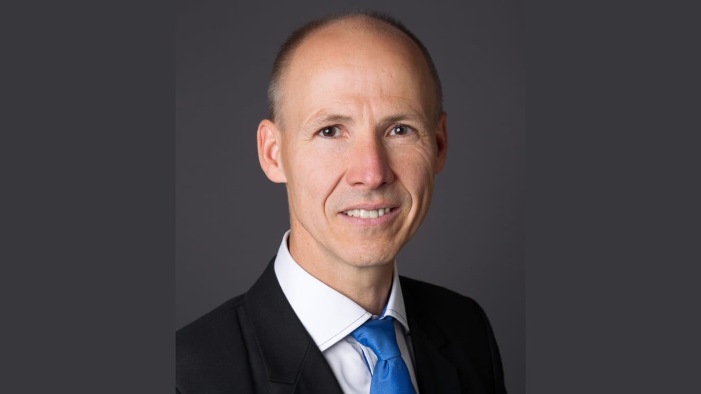 Michael Suermann ist Vizepräsident des NRW Lehrerverbands, Vorsitzender des Verbands der Lehrerinnen und Lehrer an Berufkollegs NRW und Schulleiter des Heinrich Herz Berufkollegs in Düsseldorf.
