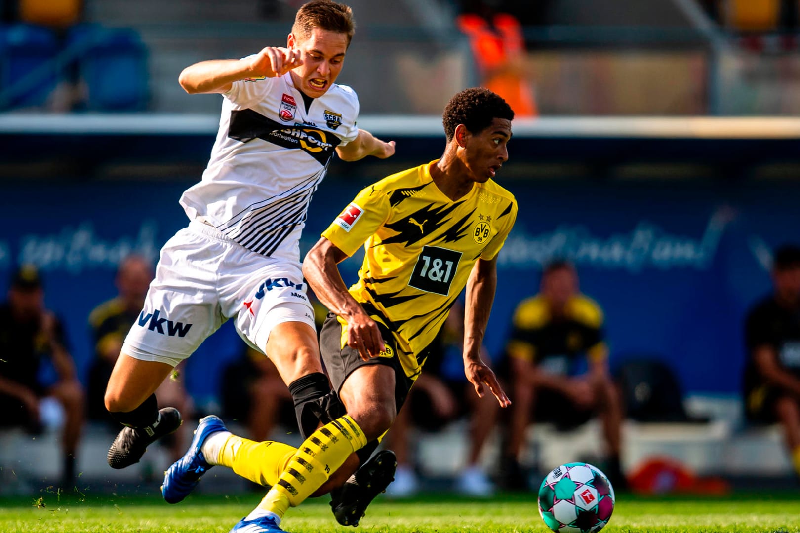 Neuzugang: Jude Bellingham (r.) zeigte in Altach in seinem ersten Spiel für den BVB gute Ansätze.