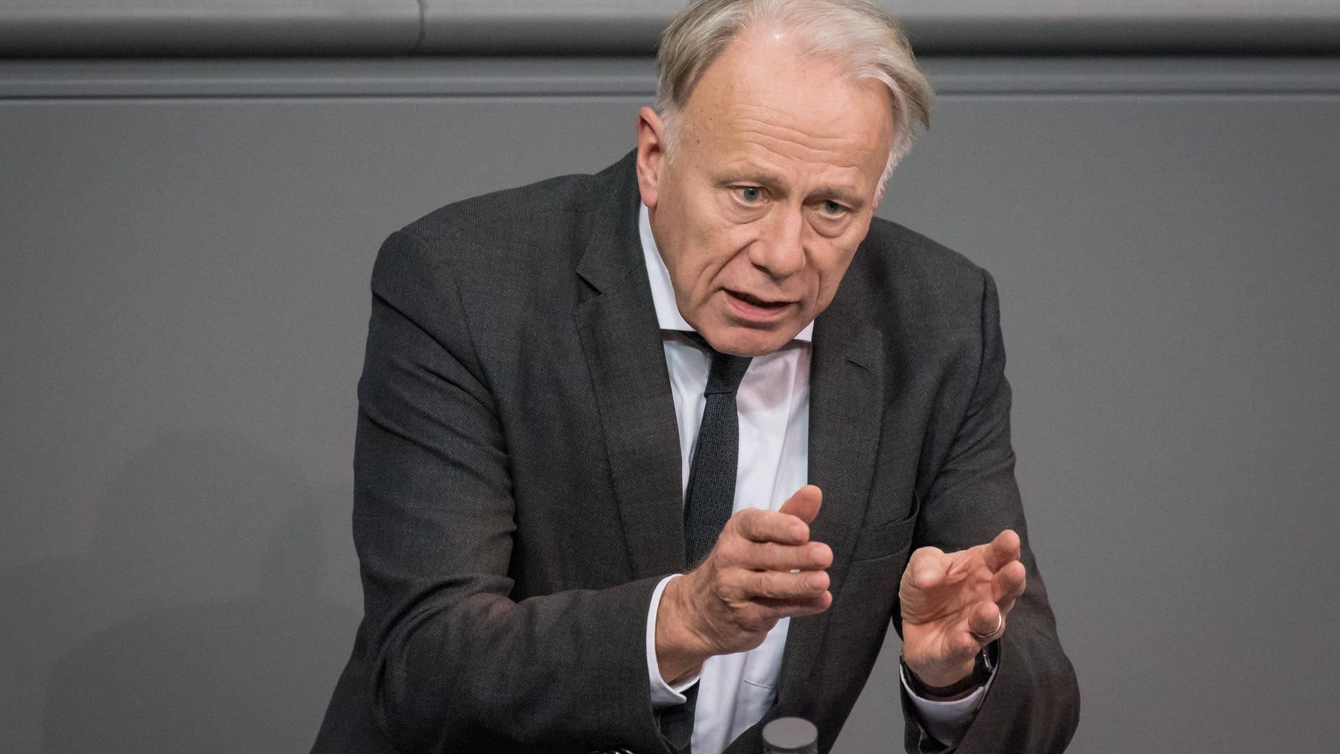 Jürgen Trittin: Der Grünen-Politiker hat sich zu einem schwarz-grünen Bündnis bei der nächsten Bundestagswahl geäußert. Jürgen Trittin: Der Grünen-Politiker hat sich zu einem schwarz-grünen Bündnis bei der nächsten Bundestagswahl geäußert.