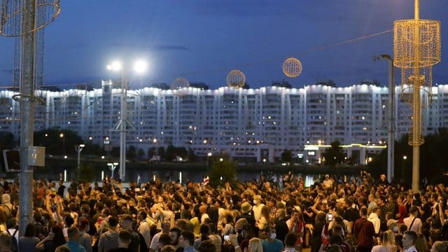 Seit Tagen gehen die Menschen in Minsk auf die Straße und protestieren. Seit Tagen gehen die Menschen in Minsk auf die Straße und protestieren.