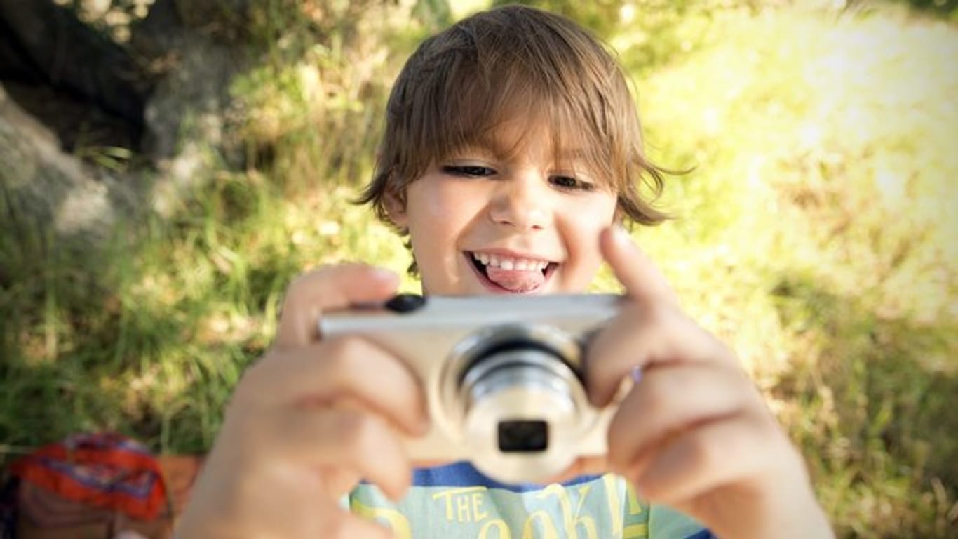 Eine ausrangierte oder günstige digitale Kompaktkamera ist ideal für Kids.
