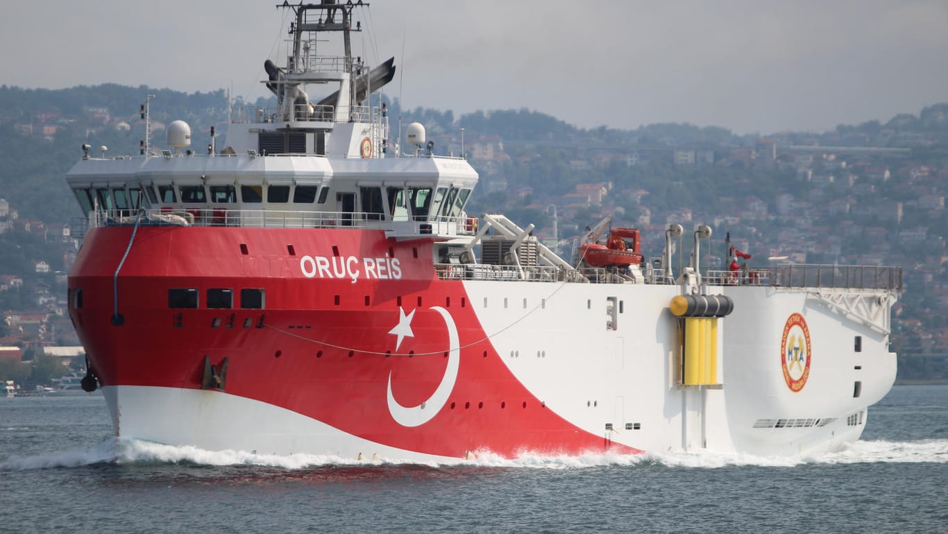 Das türkische Erkundungsschiff "Oruc Reis" treibt vor den griechischen Inseln und löst weitere Spannungen zwischen den Ländern aus.