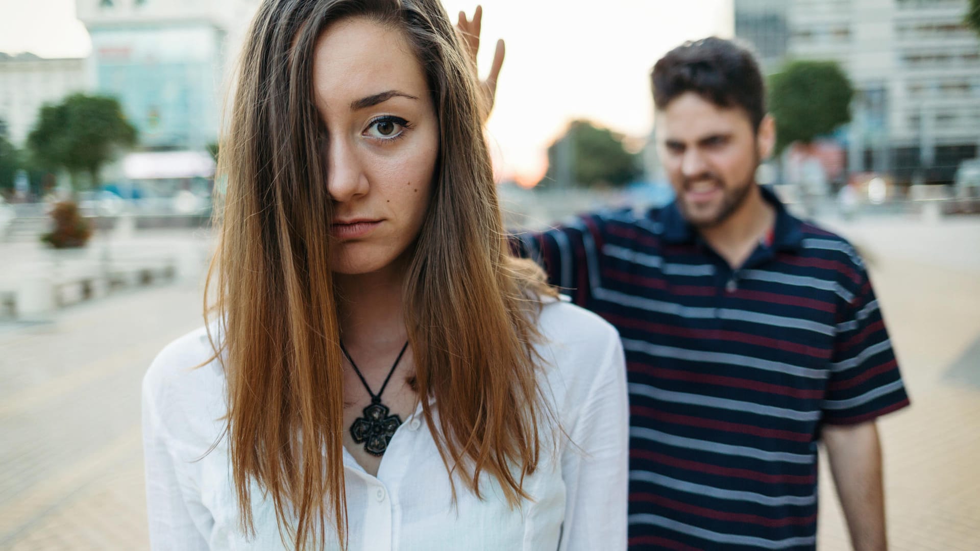 Sexuelle Belästigung: Auch auf öffentlichen Plätzen fühlen sich zahlreiche Mädchen und Frauen nicht sicher. (Symbolbild)