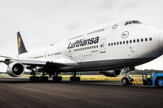 Lufthansa-Maschine: Der Konzern will Tausende Stellen abbauen.