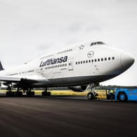 Lufthansa-Maschine: Der Konzern will Tausende Stellen abbauen.