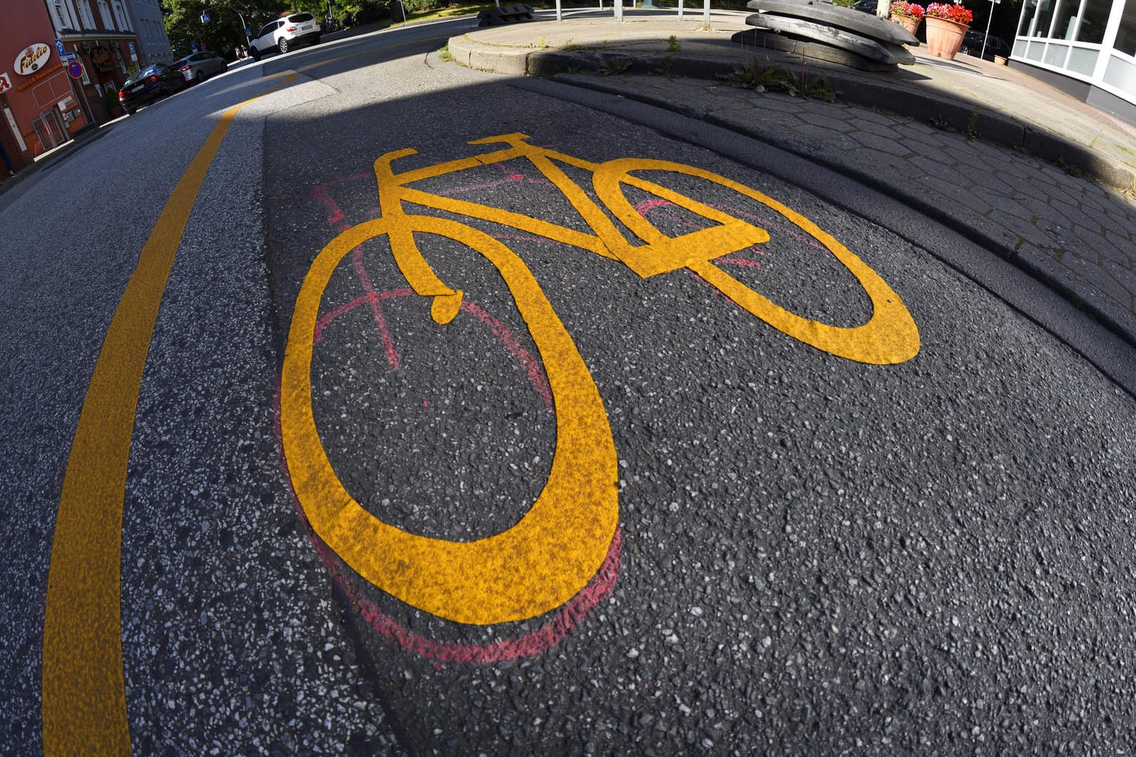 Ein Fahrrad-Piktogramm: Die Polizei hat in Wolfsburg zwei offenbar betrunkene Radfahrer gestoppt.