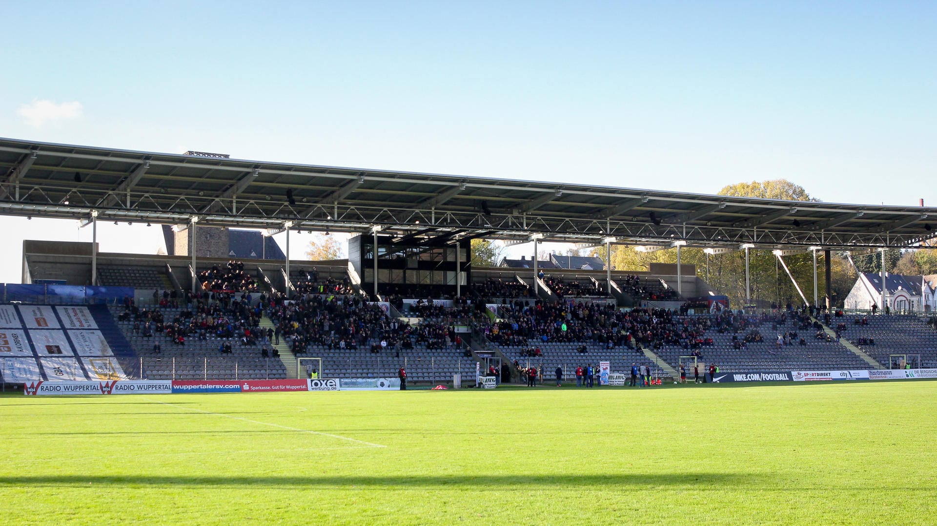 Das Stadion am Zoo in Wuppertal: Eigentlich passen dort 21.000 Zuschauer hinein. Wegen Corona ist diese Menge nicht mehr möglich.