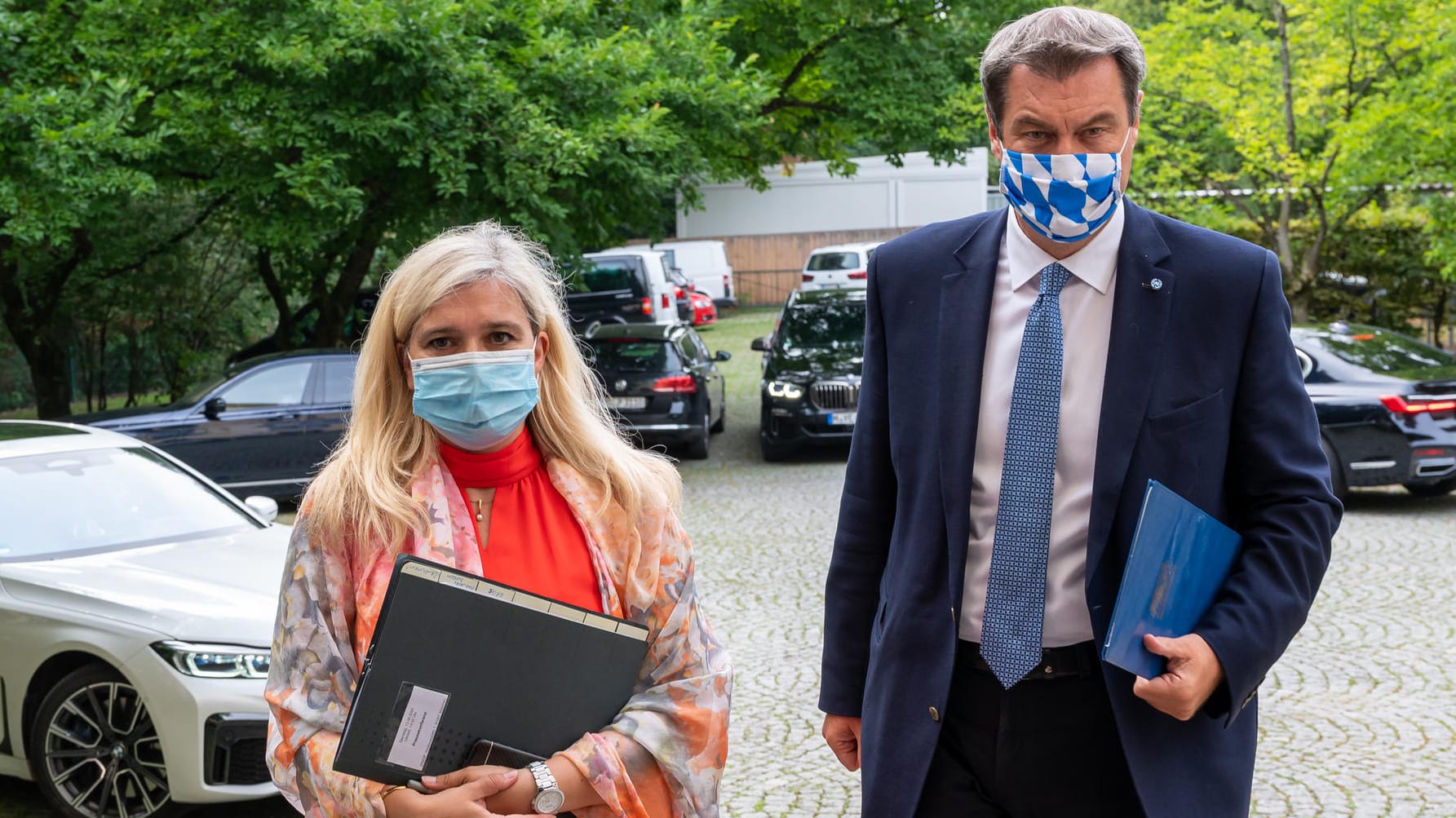 Gesundheitsministerin Melanie Huml (l.) und Ministerpräsident Markus Söder: Gemeinsam müssen sie Bayerns Test-Panne erklären.