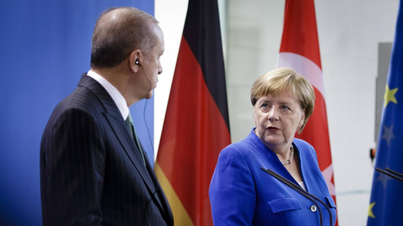 Kanzlerin Merkel, Präsident Erdogan (Archivbild): Suchen im Gas-Streit im Mittelmeer das Gespräch.