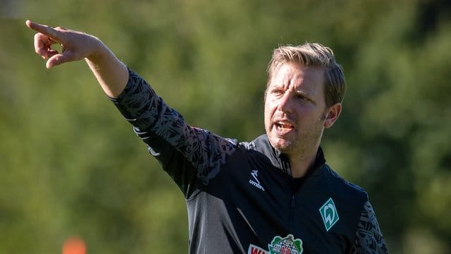 Werder-Trainer Florian Kohfeldt hofft auf den Verbleib seines Leistungsträgers. Werder-Trainer Florian Kohfeldt hofft auf den Verbleib seines Leistungsträgers.