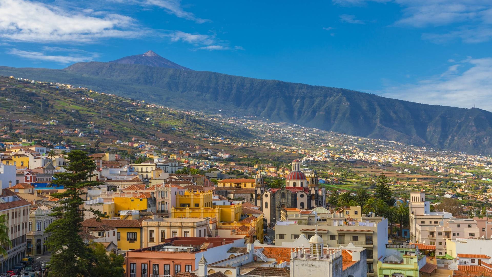 Blick über La Orotava zum Teide: Teneriffa ist ein beliebtes Reiseziel von deutschen Urlaubern.