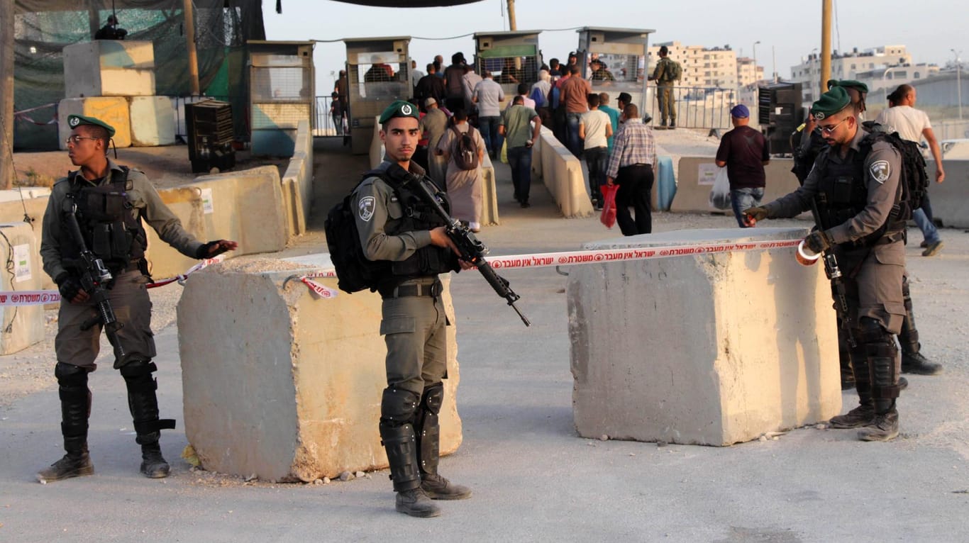 Checkpoint in Qalandia im Westjordanland: Israel will nun doch nicht große Teile des Westjordanlandes annektieren.