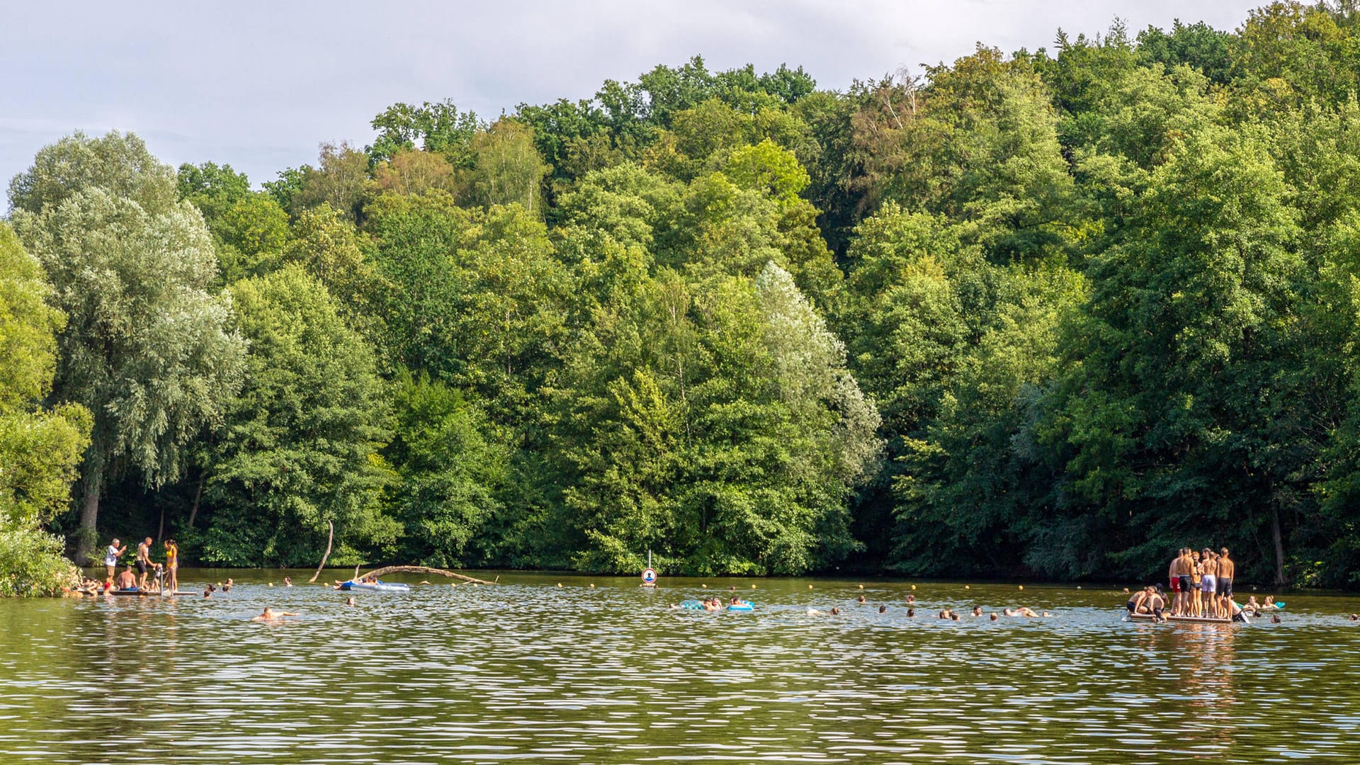 Ein Badesee (Symbolbild): In Mainz wird wohl kein Baggersee zum Baden entstehen. Ein Badesee (Symbolbild): In Mainz wird wohl kein Baggersee zum Baden entstehen.