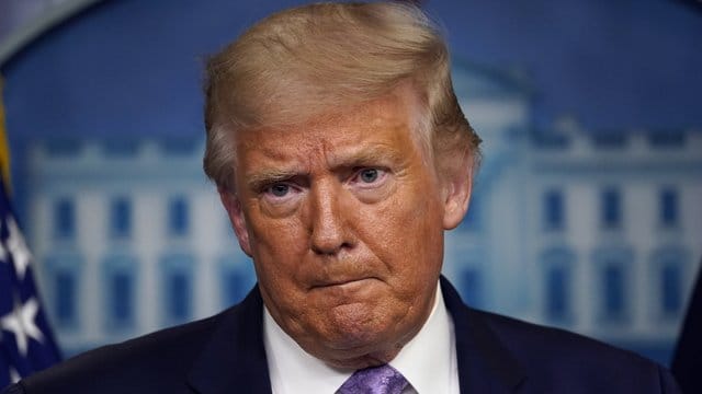 Donald Trump hatte Ende Januar einen Einreisestopp aus China und Mitte März eine ähnliche Maßnahme für Reisende aus dem europäischen Schengen-Raum verhängt. Donald Trump hatte Ende Januar einen Einreisestopp aus China und Mitte März eine ähnliche Maßnahme für Reisende aus dem europäischen Schengen-Raum verhängt.