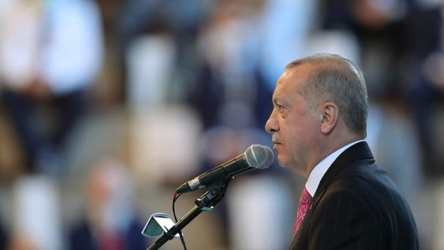 Recep Tayyip Erdogan: "Solltet Ihr unsere "Oruc Reis" angreifen, werdet Ihr einen hohen Preis dafür bezahlen. Recep Tayyip Erdogan: "Solltet Ihr unsere "Oruc Reis" angreifen, werdet Ihr einen hohen Preis dafür bezahlen.