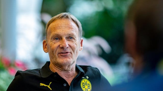 Geht fest vom Sancho-Verbleib in Dortmund aus: BVB-Boss Hans-Joachim Watzke:. Geht fest vom Sancho-Verbleib in Dortmund aus: BVB-Boss Hans-Joachim Watzke:.