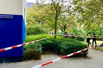 Die Polizei erschoss in Amsterdam einen Deutschen, der mit einem Messer bewaffnet war: Der Tatort wurde abgesperrt.