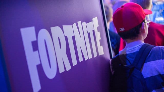 "Fortnite" findet sich derzeit nicht mehr in den mobilen App-Stores von Apple und Google. "Fortnite" findet sich derzeit nicht mehr in den mobilen App-Stores von Apple und Google.