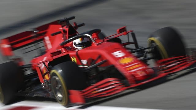 Ferrari-Pilot Sebastian Vettel beim Training in Barcelona.