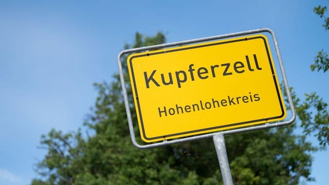 Bei einer Studie in Kupferzell wurden bei 7,7 Prozent der 2203 getesteten Erwachsenen Antikörper nachgewiesen. Bei einer Studie in Kupferzell wurden bei 7,7 Prozent der 2203 getesteten Erwachsenen Antikörper nachgewiesen.