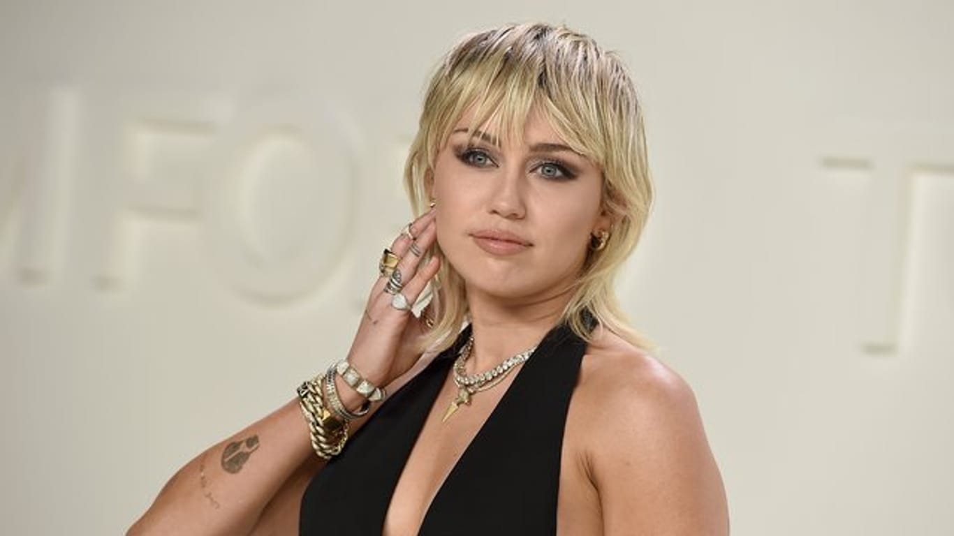 Miley Cyrus hat beim Video zu "Midnight Sky" auch Regie geführt.