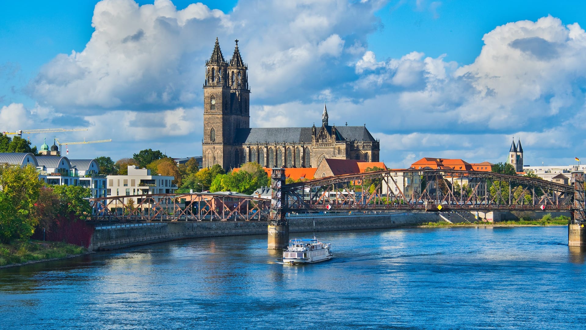 Magdeburg: Auch in Magdeburg gibt es viele Sonnenstunden im Juni bis September.