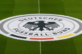 Das Logo des DFB: Das Sportgericht gibt einen Corona-Nachlass.