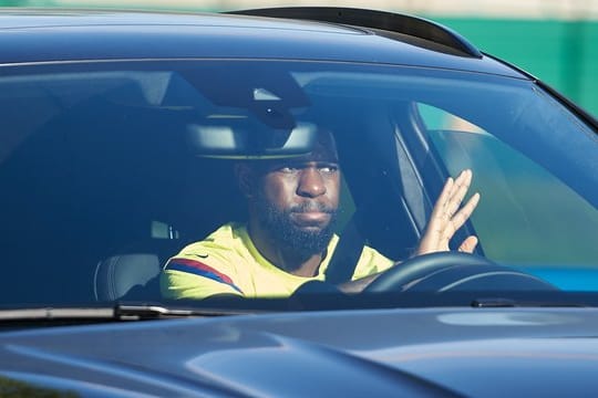 Samuel Umtiti vom FC Barcelona wurde positiv auf das Coronavirus getestet.