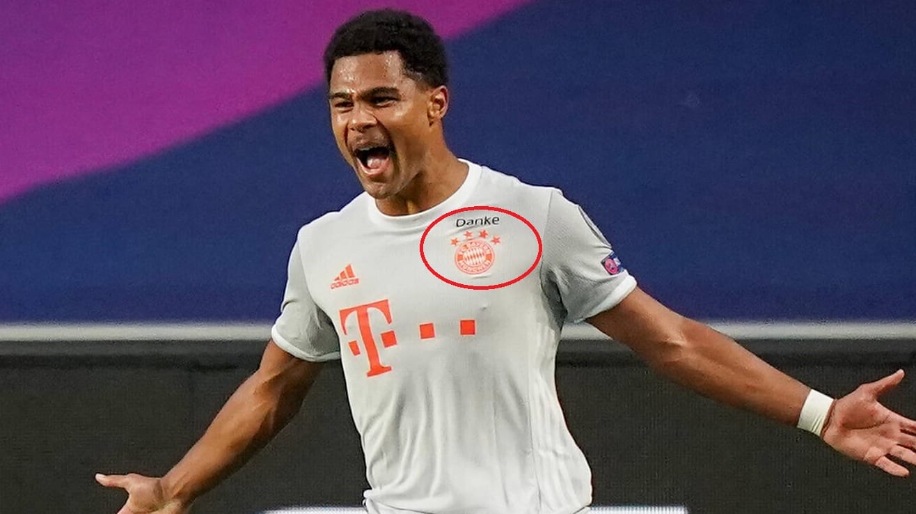 Bayerns Serge Gnabry: Über dem Logo auf der linken Brust ist "DANKE" zu lesen.