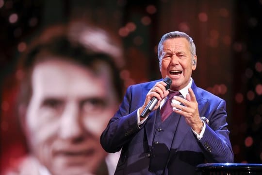 Der deutsche Schlagersänger Roland Kaiser in seinem Element.