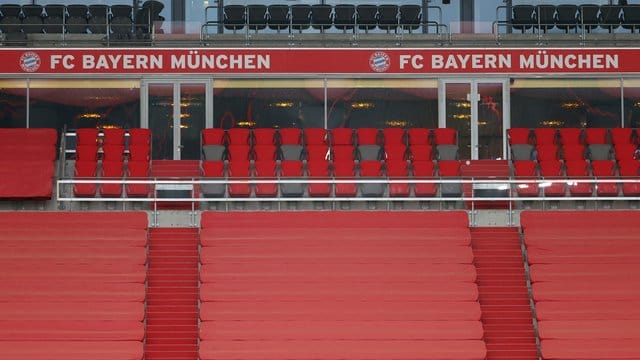 Auch beim FC Bayern bleiben die Plätze im VIP-Bereich leer. Auch beim FC Bayern bleiben die Plätze im VIP-Bereich leer.
