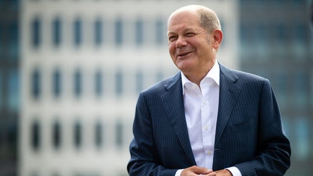 Hat gut lachen: SPD-Kanzlerkandidat Olaf Scholz legt einen guten Start hin. Hat gut lachen: SPD-Kanzlerkandidat Olaf Scholz legt einen guten Start hin.