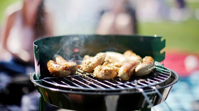 Ein Klassiker der Grillkultur ist die Bratwurst. Ein Klassiker der Grillkultur ist die Bratwurst.