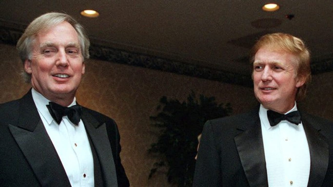 US-Präsident Donald Trump (r) 1999 mit seinem Bruder Robert.