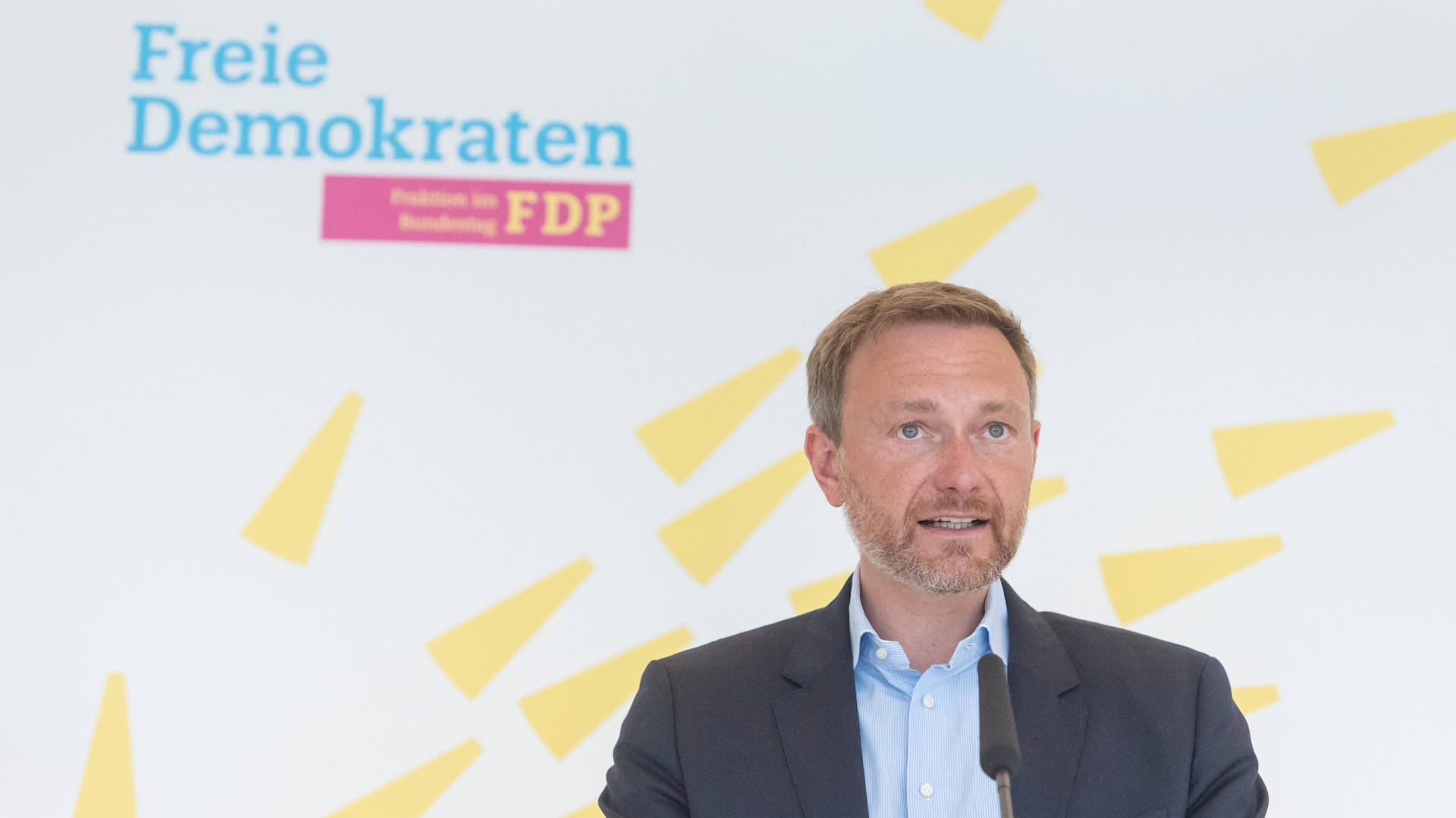 Die FDP-Fraktion des Fraktionsvorsitzenden Christian Lindner will den Einsatz von V-Leuten klar regeln. Die FDP-Fraktion des Fraktionsvorsitzenden Christian Lindner will den Einsatz von V-Leuten klar regeln.