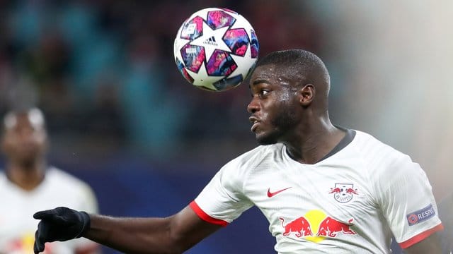 RB Leipzigs Sportdirektor Markus Krösche hat einen Wechsel von Dayot Upamecano noch in diesem Transferfenster ausgeschlossen. RB Leipzigs Sportdirektor Markus Krösche hat einen Wechsel von Dayot Upamecano noch in diesem Transferfenster ausgeschlossen.