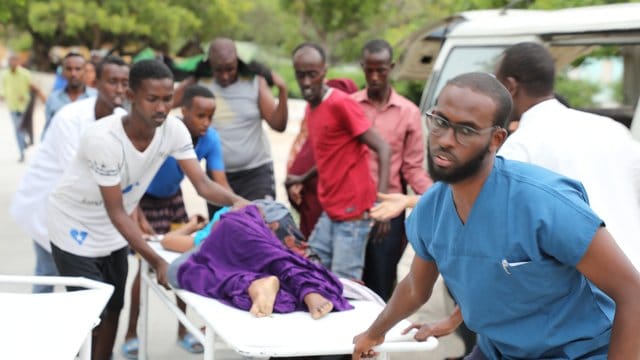 Bei einem großangelegten Terrorangriff auf ein Hotel in der somalischen Hauptstadt Mogadischu sind mehrere Menschen getötet worden.